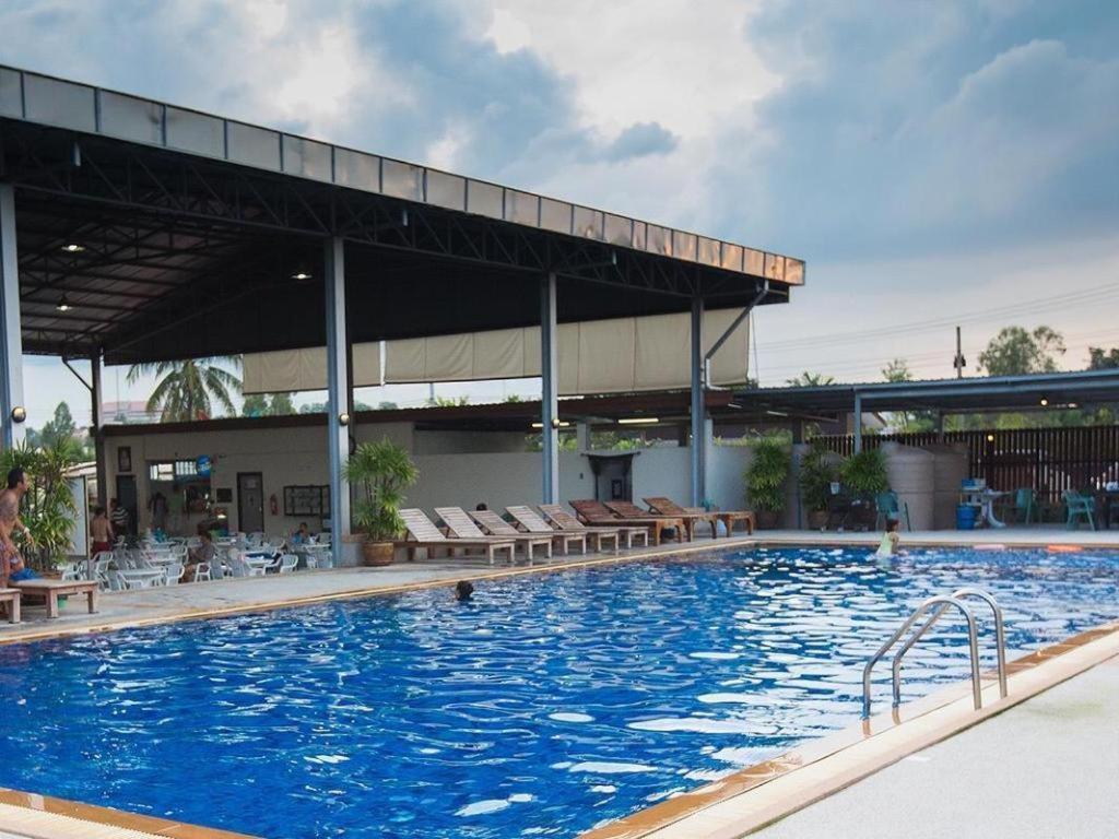 Bua Tara Resort Nong Prue Luaran gambar
