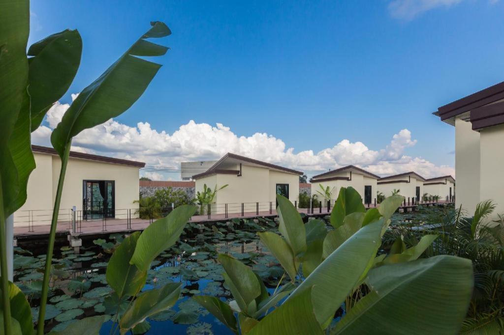 Bua Tara Resort Nong Prue Luaran gambar