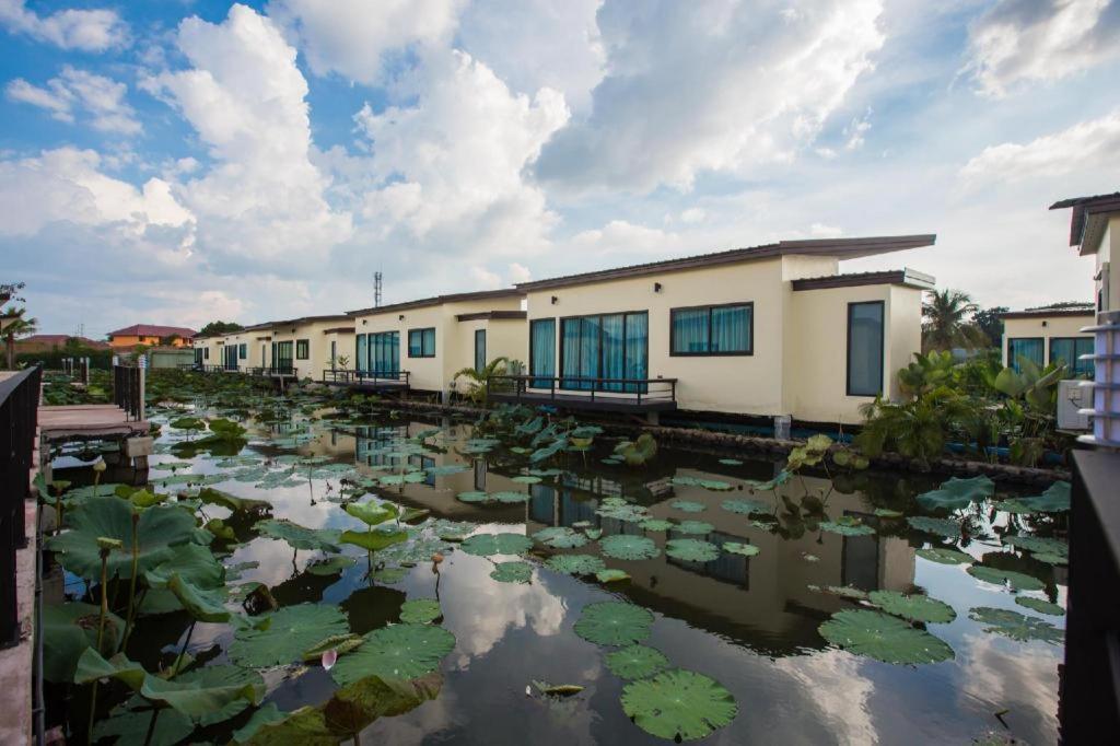 Bua Tara Resort Nong Prue Luaran gambar