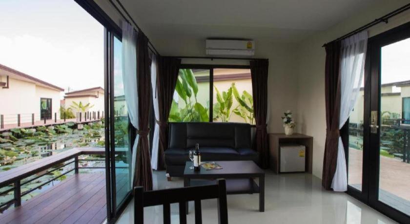 Bua Tara Resort Nong Prue Luaran gambar