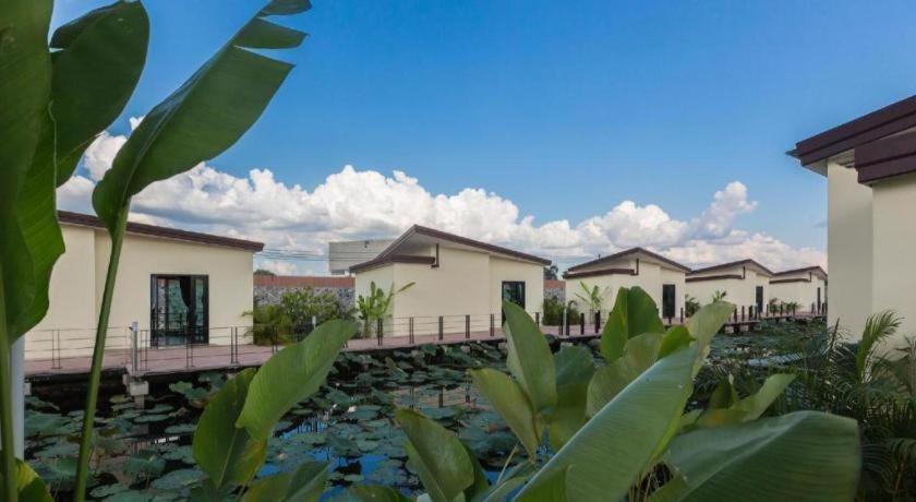 Bua Tara Resort Nong Prue Luaran gambar